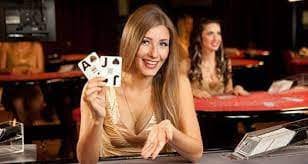 Permainan live dealer blackjack di platform tuna128
